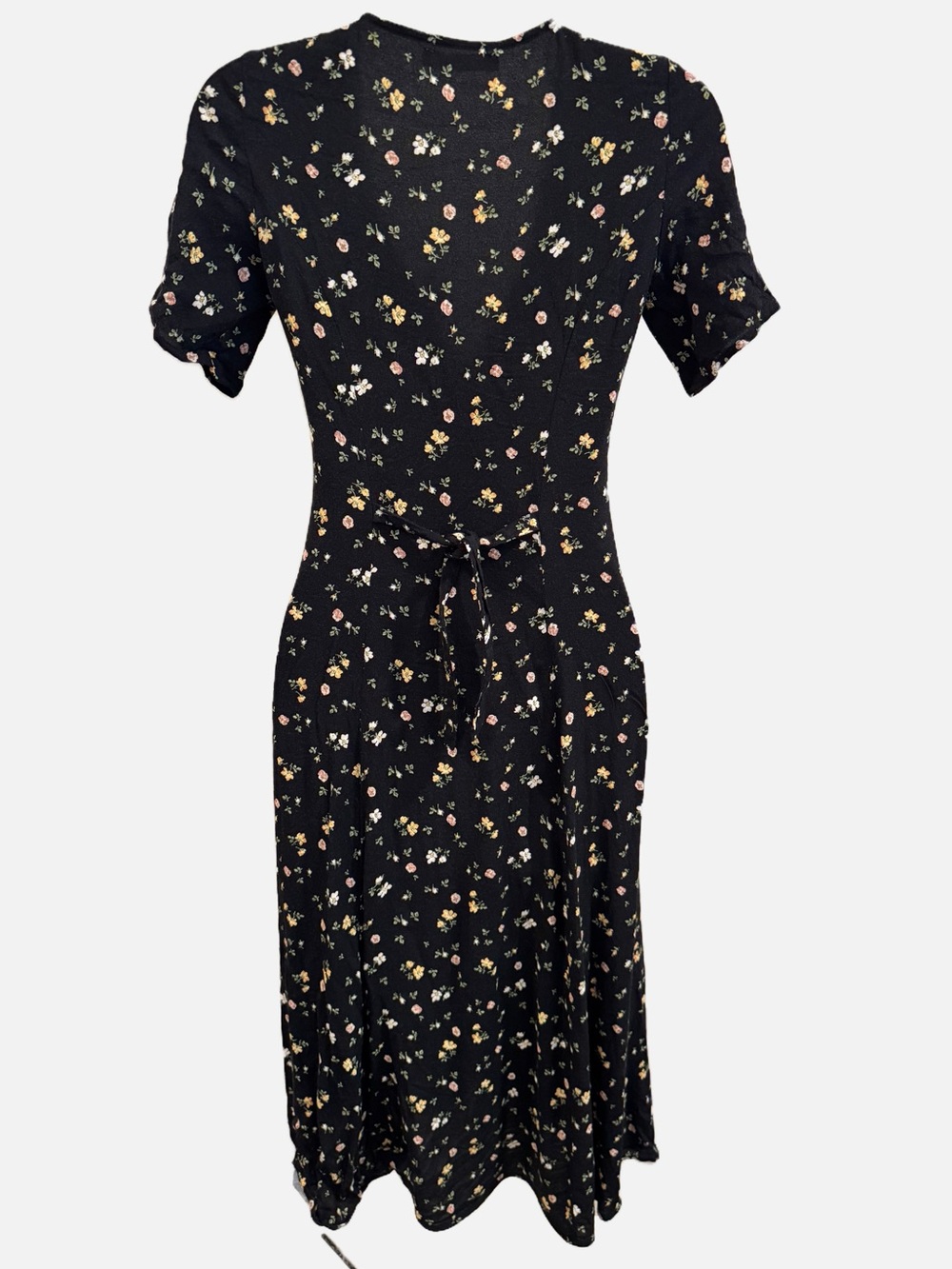 Reformation | Locklin Black
Floral Button Down Midi Dress
-Boho Chic Western - Picture 6 of 10